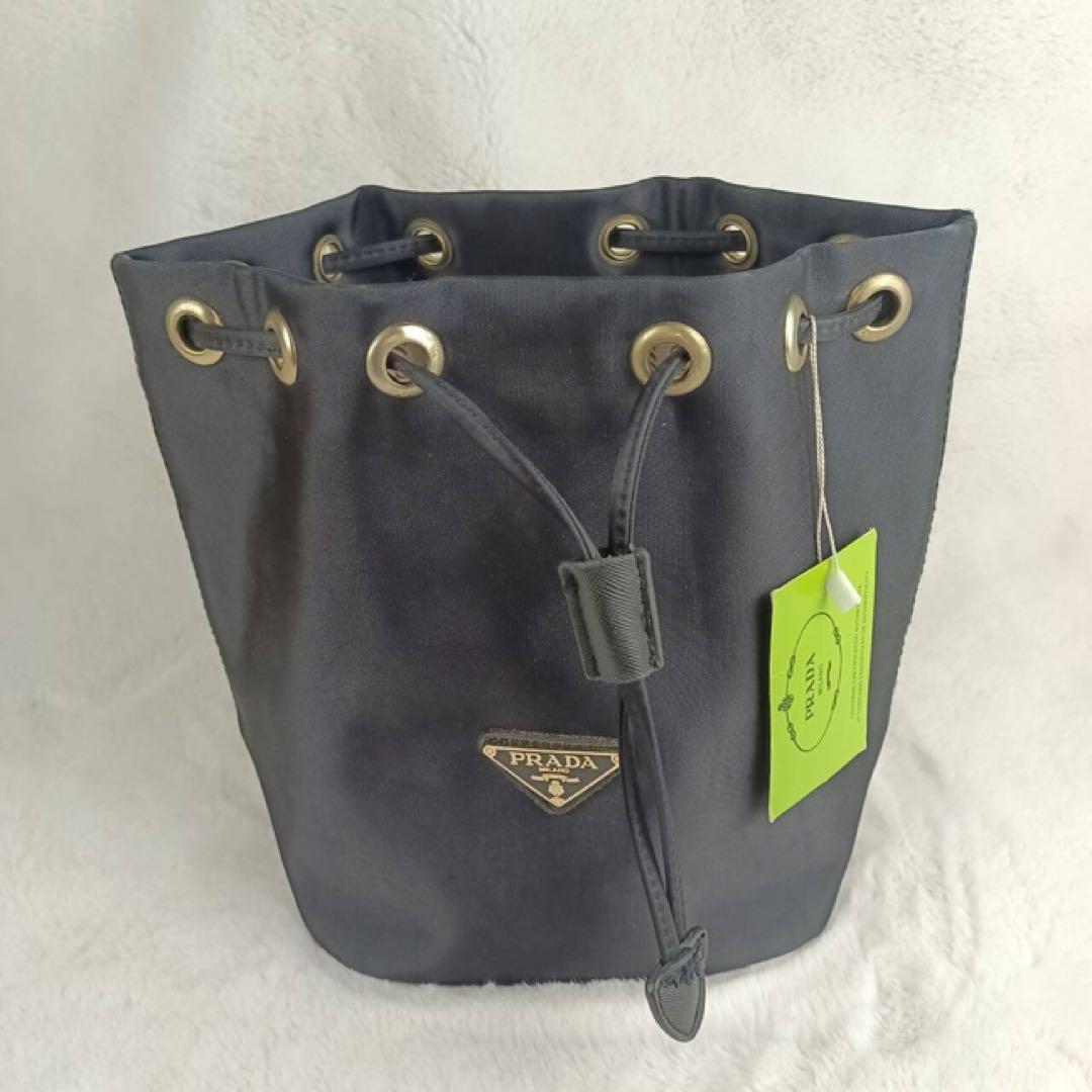 PRADA ノベルティ 巾着型 ナイロン ポーチ ブラック dak1