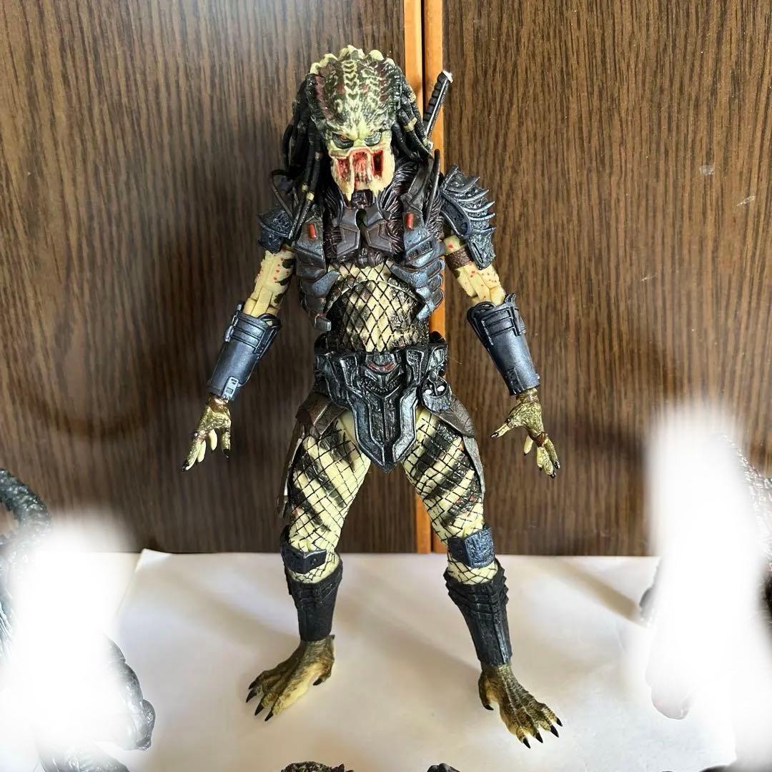 NECA プレデター フィギュア　らっくりー出品中