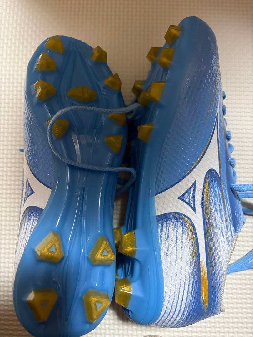 ミズノサッカースパイク α3ジュニアユニティスカイブルー✖️ホワイト　22センチ