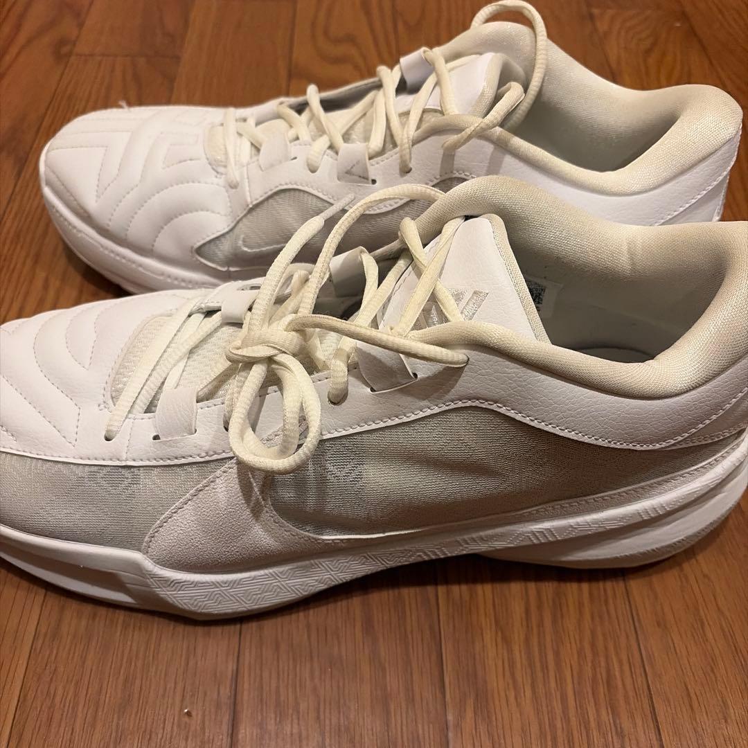 Nike FREAK5 ホワイト バスケットボールシューズ ローカット