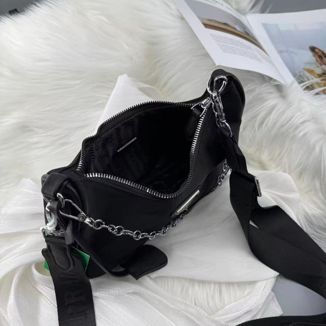 美品 PRADA ノベルティ ショルダーバッグ