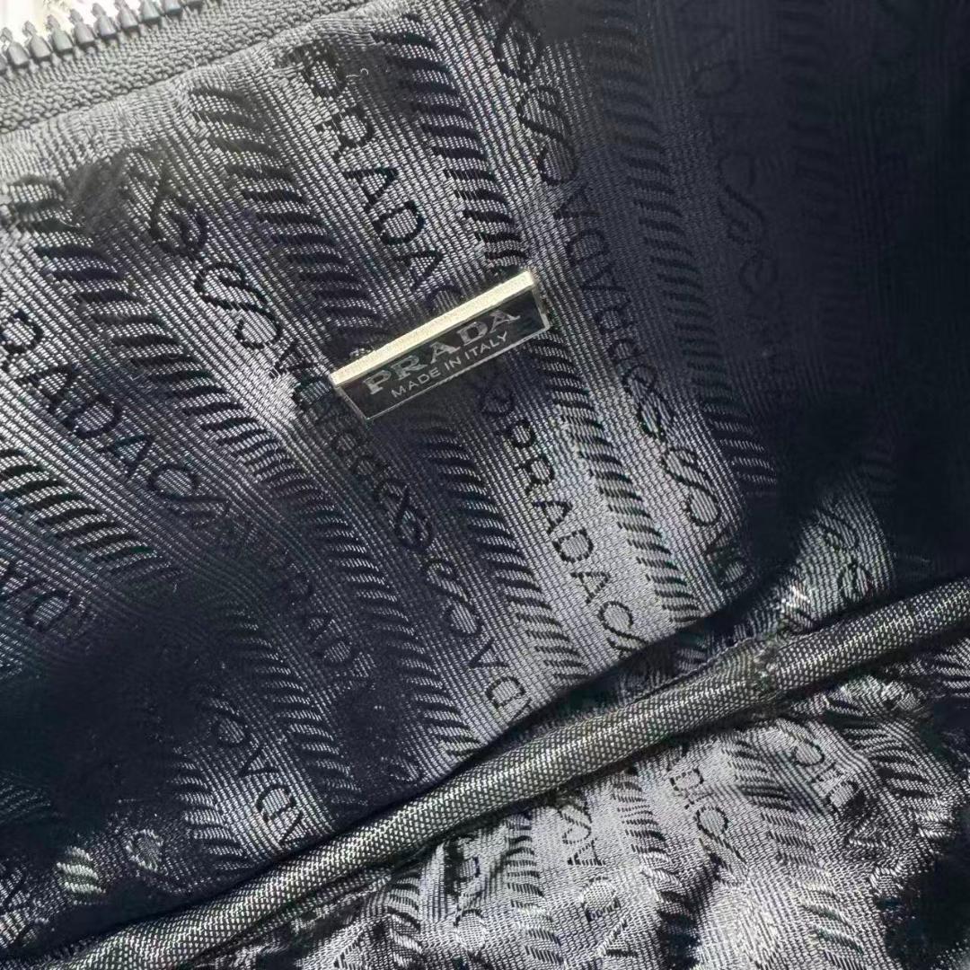 美品 PRADA ノベルティ ショルダーバッグ