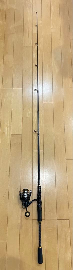 ルアー釣りデビュー2ピーススピニングロッド（180cm)2000番リールライン付