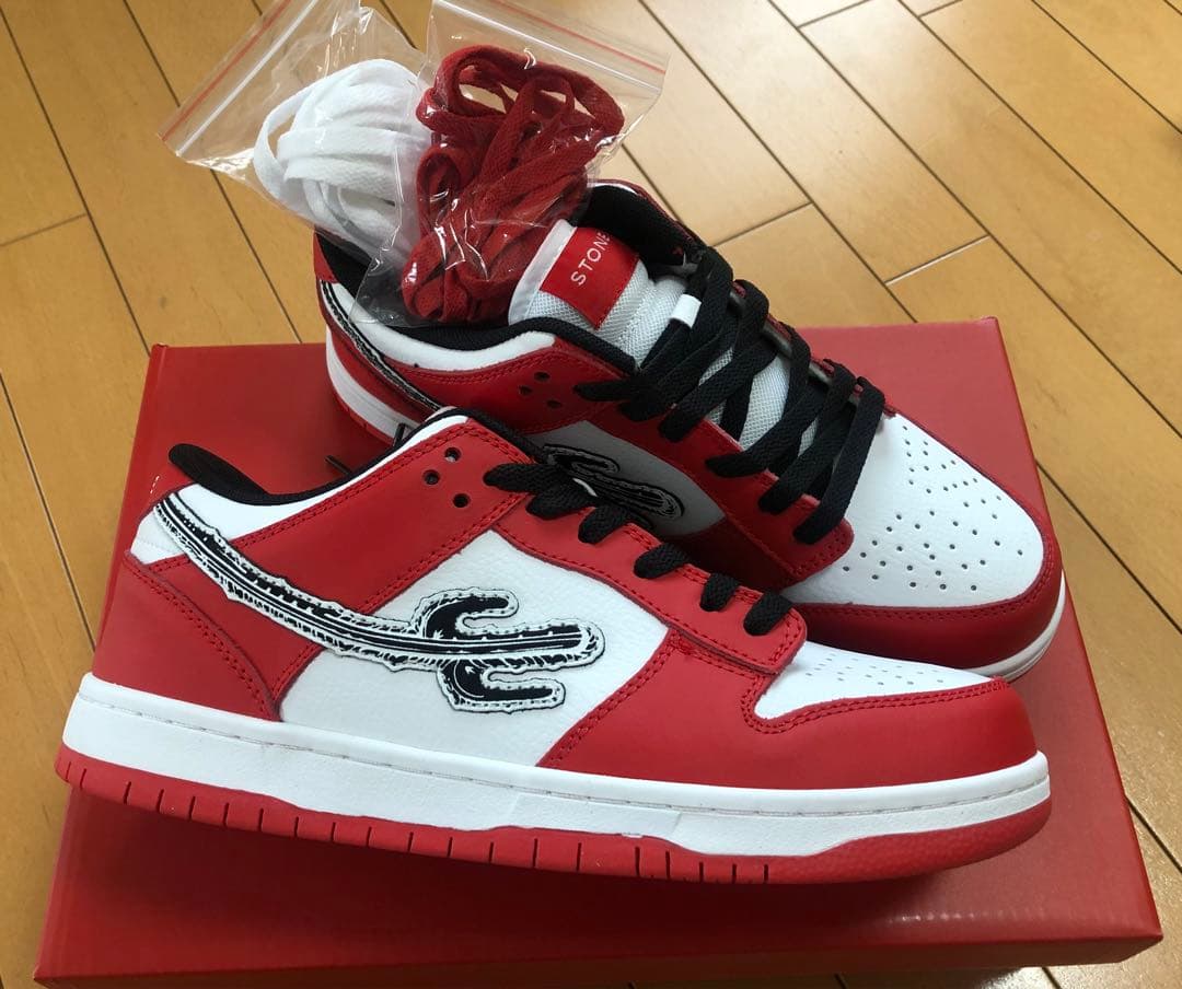 世界100足シリアルNo.入り dunk sb Chicago travis
