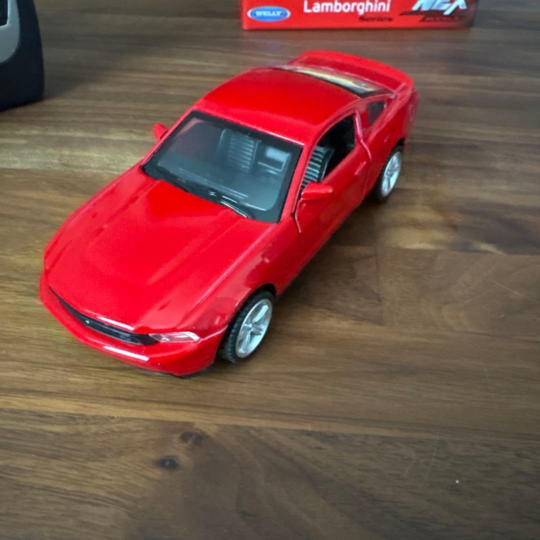 ピピットキー トヨタ クラウン パトロールカーを含むミニカー4台セット