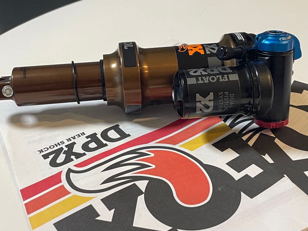 2018 FOX DPX2 リアサスペンション　195×50