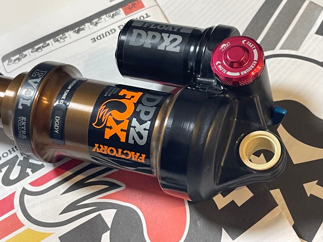 2018 FOX DPX2 リアサスペンション　195×50