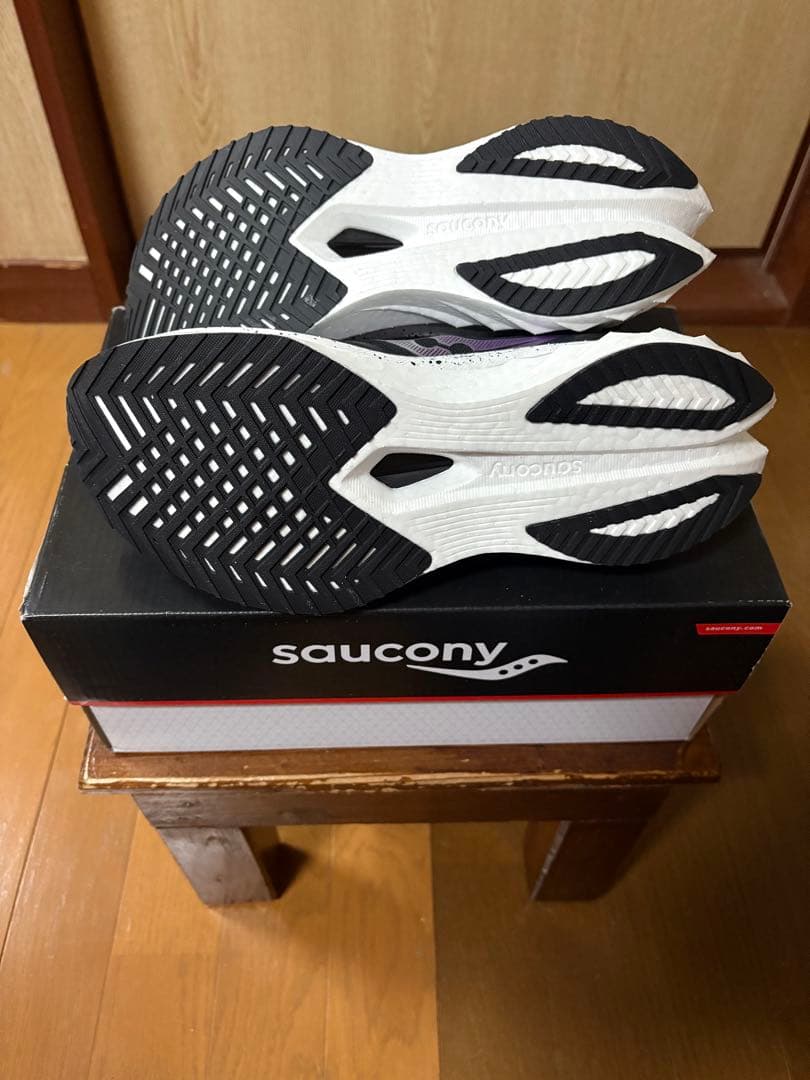 Saucony サッカニー エンドルフィンスピード４　25.5cm 2E