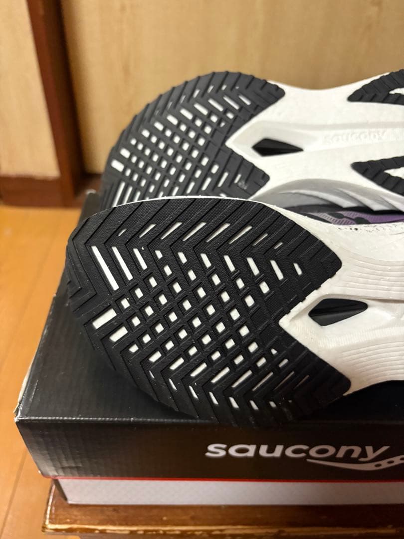 Saucony サッカニー エンドルフィンスピード４　25.5cm 2E