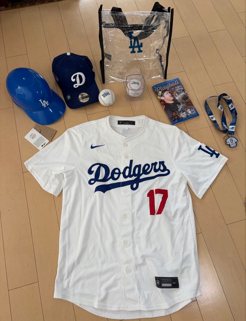 大谷翔平 ロバーツ監督直筆サイン入りボール付き！豪華ユニフォームセット！