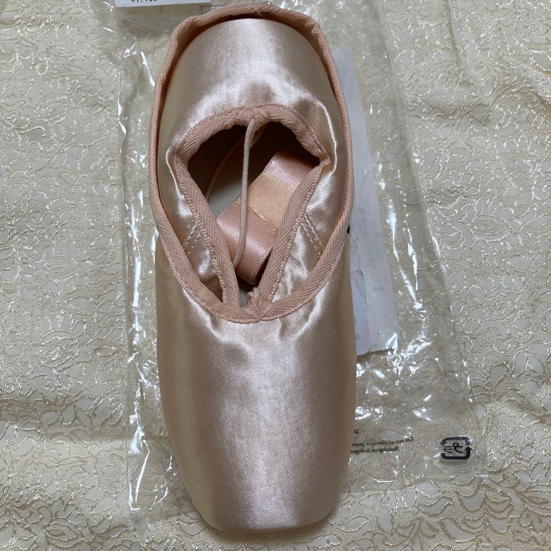 Repettoカルロッタトウシューズ4.5標準幅ピンクベージュ　土日発送可