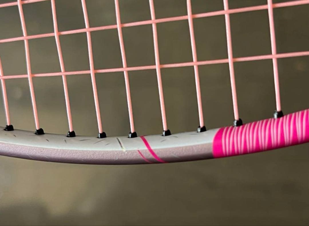 Babolat バドミントンラケット ピンク/ホワイト ケース付き