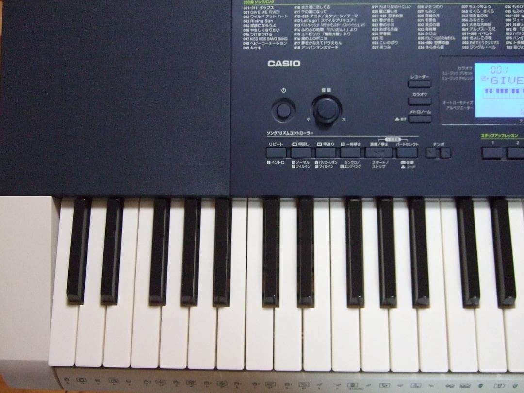 CASIO LK-215 電子ピアノ・キーボード 光ナビ 付属品多数　【送料込】