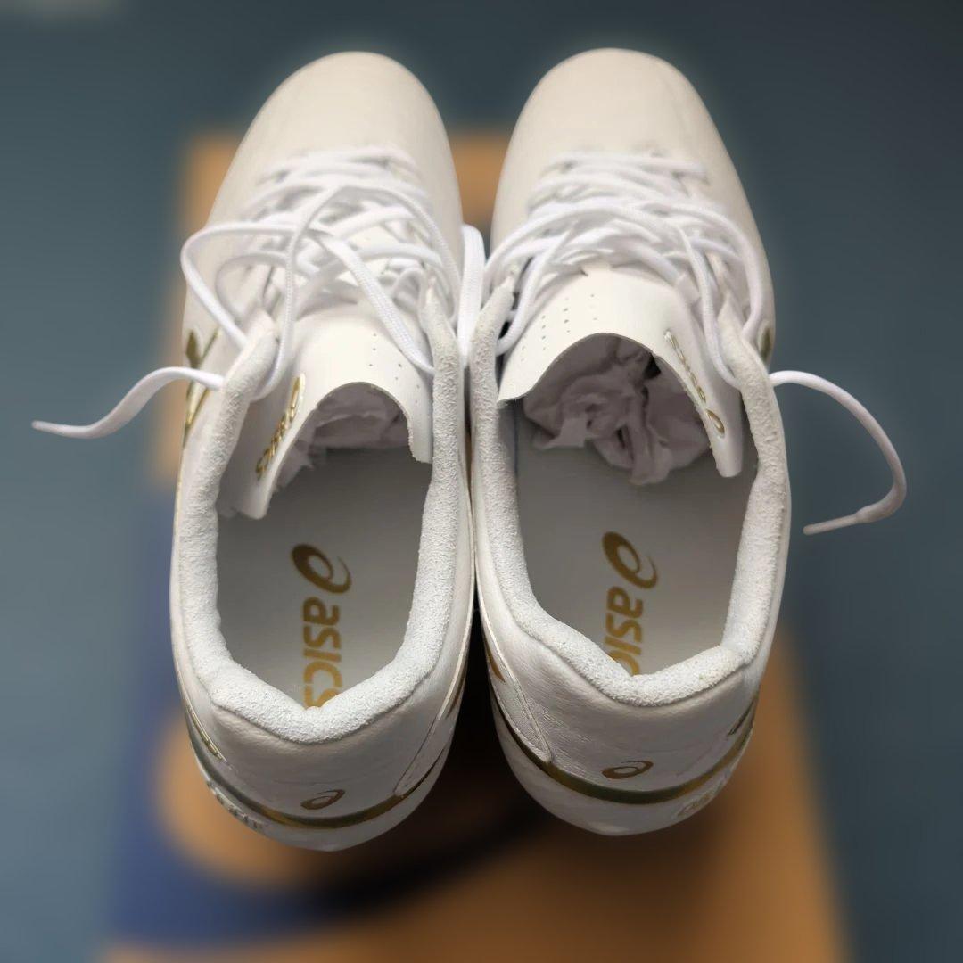 新品未使用　ASICS サッカーシューズ ホワイト/ゴールド　26.5cm