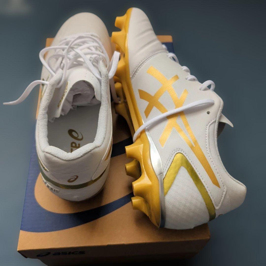新品未使用　ASICS サッカーシューズ ホワイト/ゴールド　26.5cm