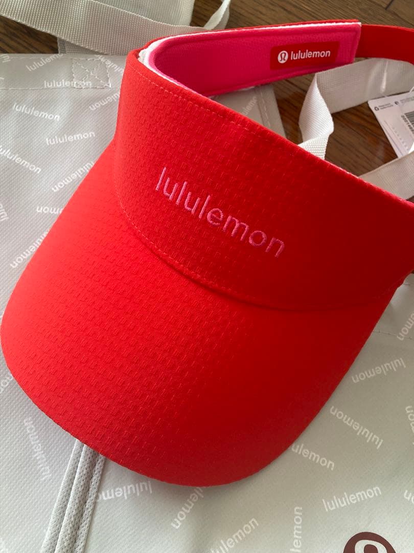 ルルレモン　lululemon   ゴルフ　バイザー　ピンバッチ　ショッパー2枚