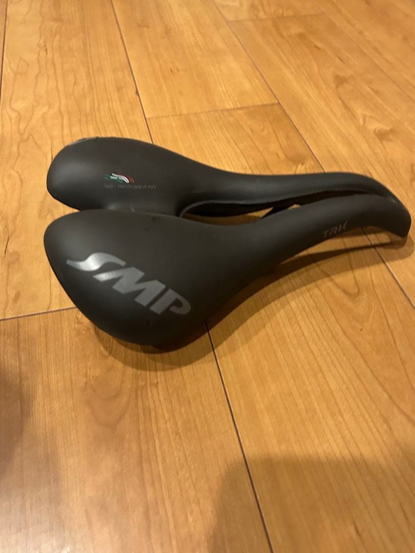 SELLE SMP TRK LARGE ブラックマット TRKLGE03-NE