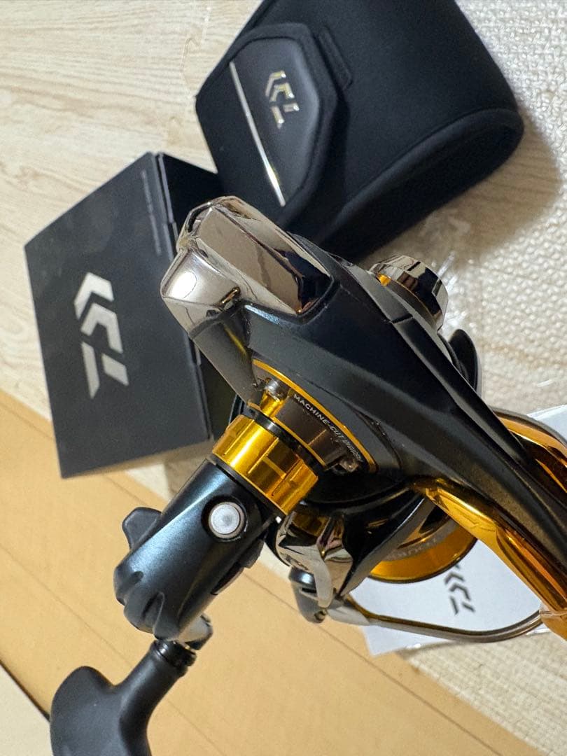 リール DAIWA 18 TOURNAMENT ISO 2500SH-LBD