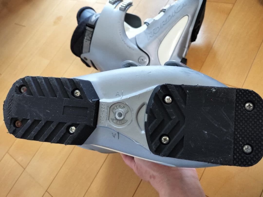NORDICA 12 W 女性用スキーブーツ