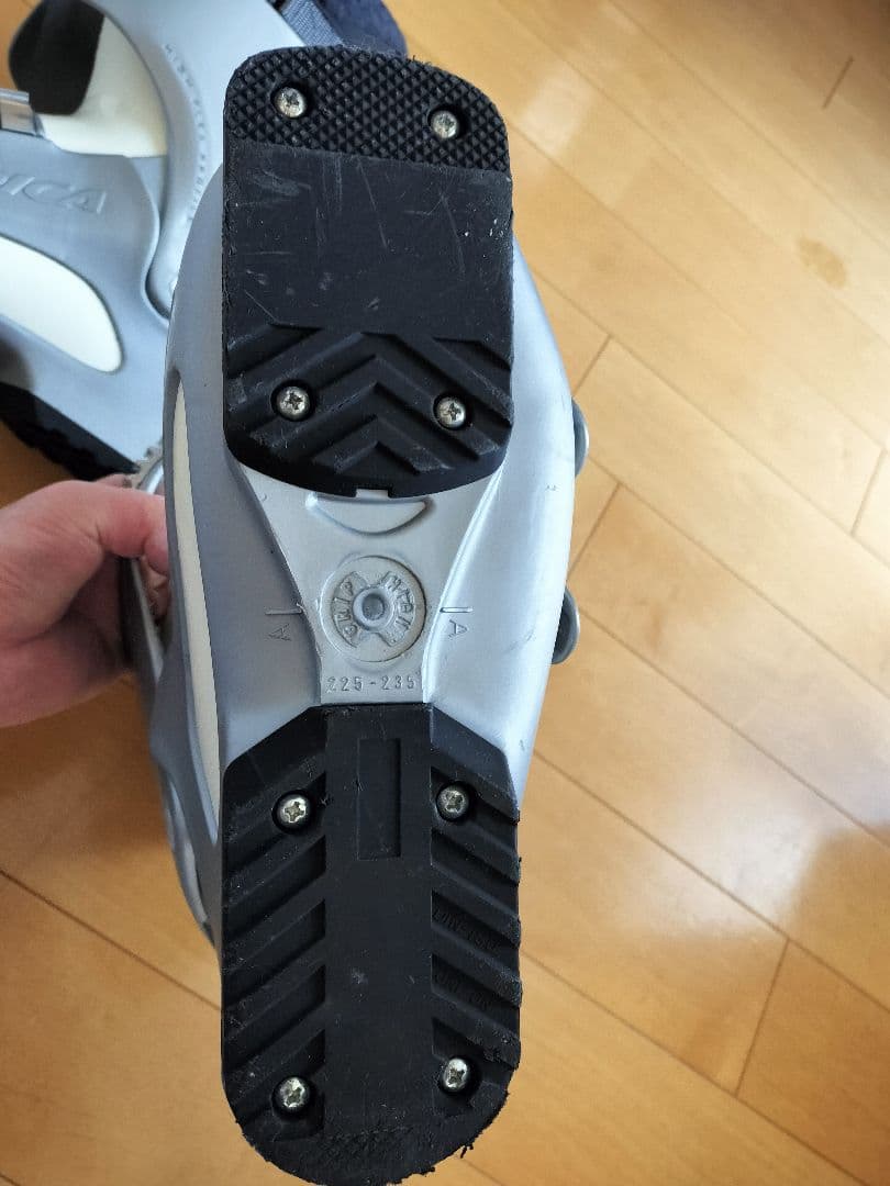 NORDICA 12 W 女性用スキーブーツ