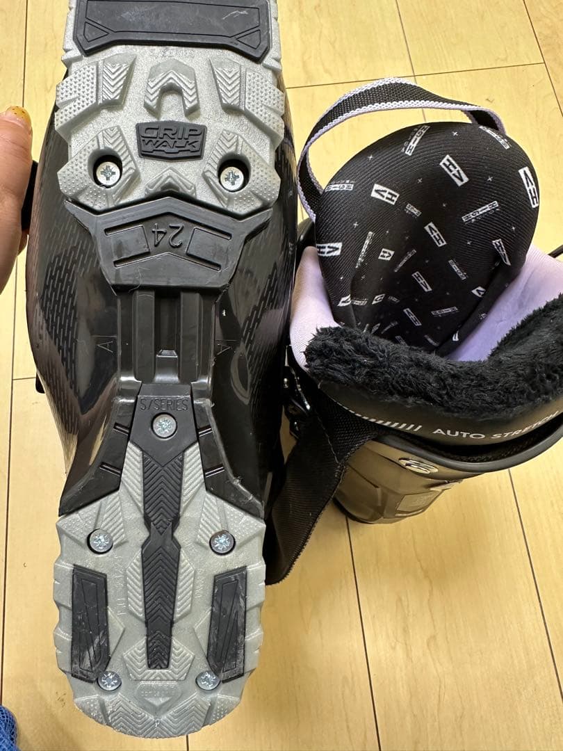 Salomon美品⭐️スキーブーツSELECT HV 80W 初心者向けピンク色
