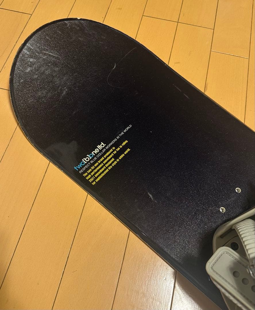 TWO B ONE ストラップ式バインディング付きスノーボード