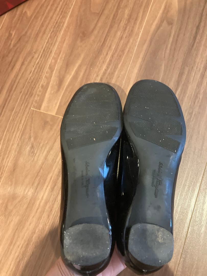 美品フェラガモ My Ferragamoリボンフラットシューズ黒ベージュエナメル
