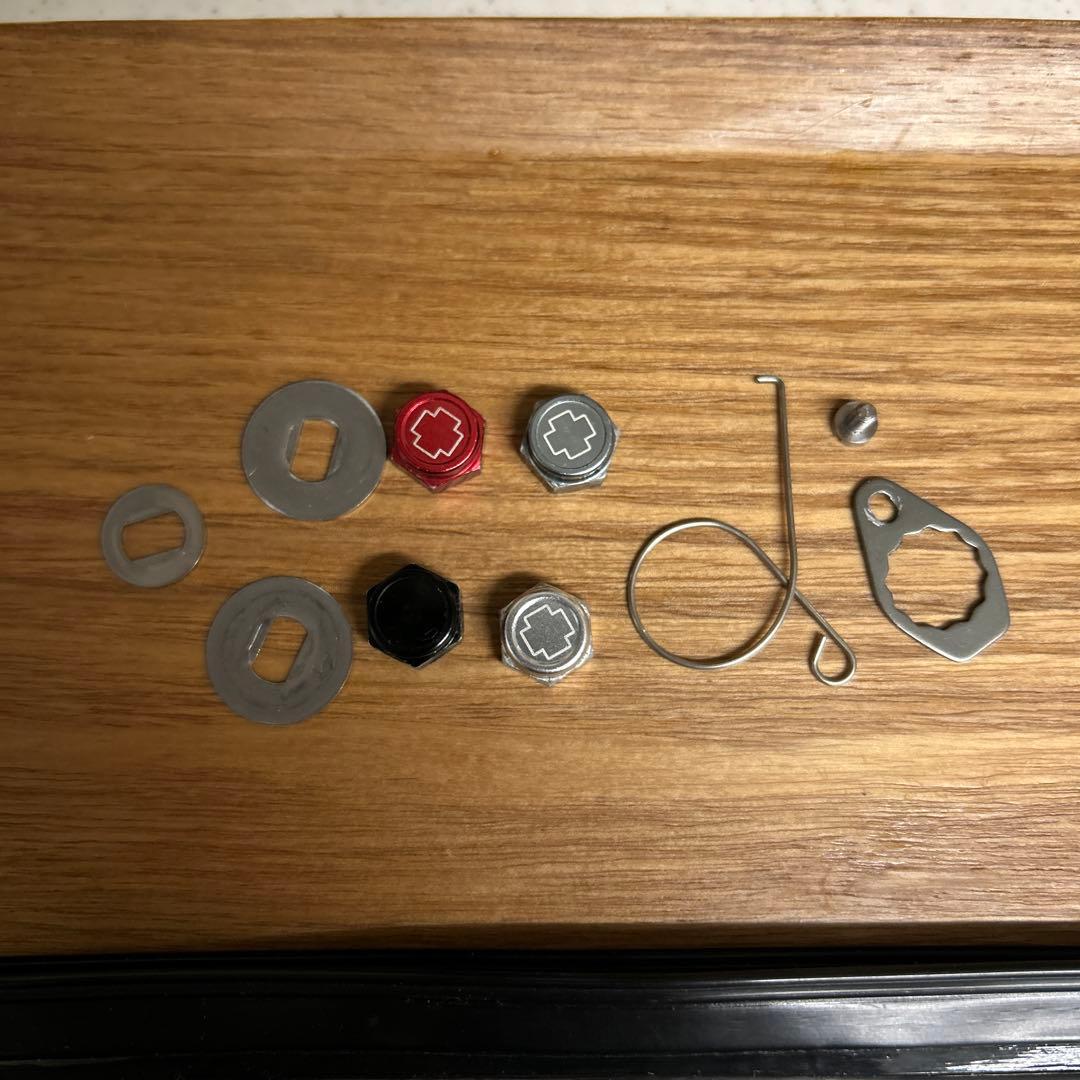 スタジオコンポジット　カーボンハンドル　シマノ用　ナット右付属