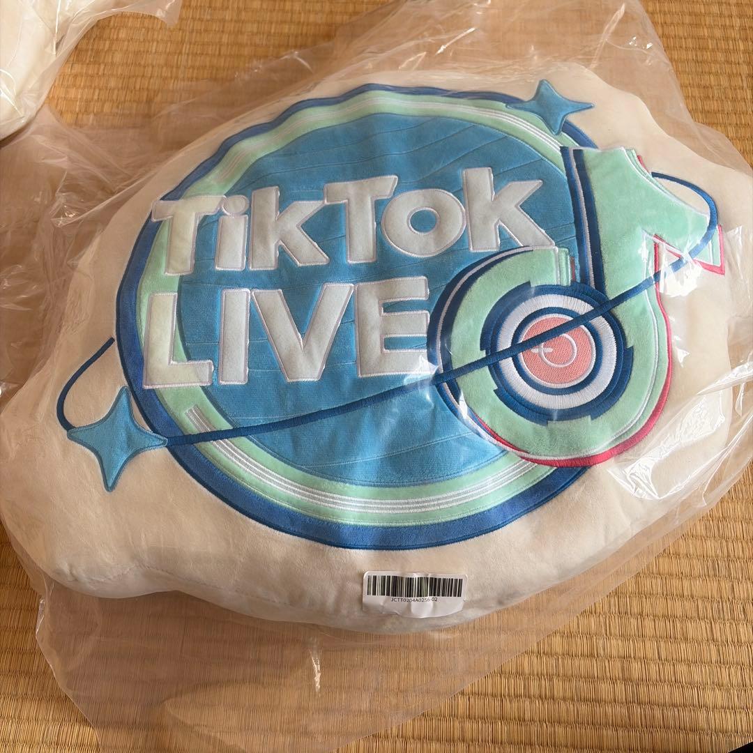 TikTok LIVE クッション３個　ブランケット　キーチェーン3個セット