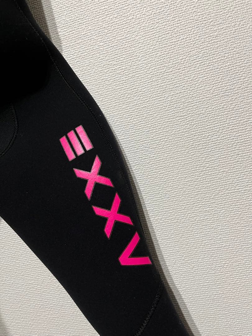 ほぼ新品！AXXE（アックス）セミドライウェットスーツ ブラック/グレー