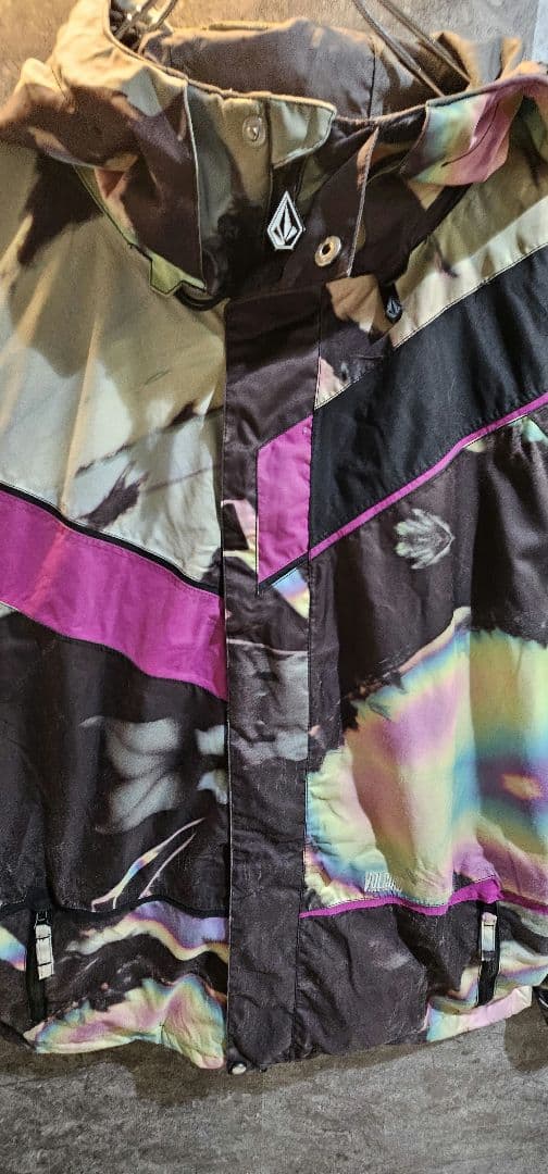 ✨上下セットアップ✨ VOLCOM　ボルコム　スノボウェア　虹色 総柄　L〜XL