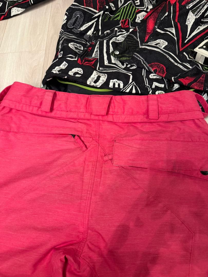 &*i様 VOLCOM スノーボードウェア メンズ上下セットM〜L相当