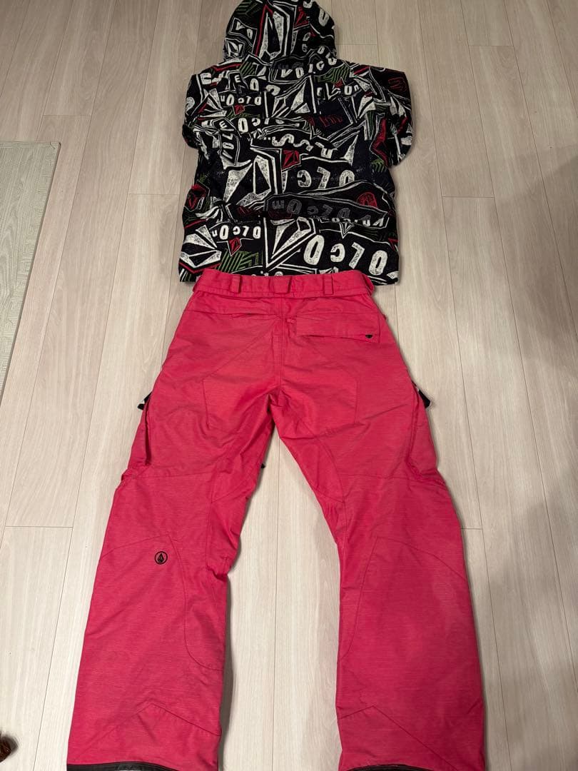 &*i様 VOLCOM スノーボードウェア メンズ上下セットM〜L相当