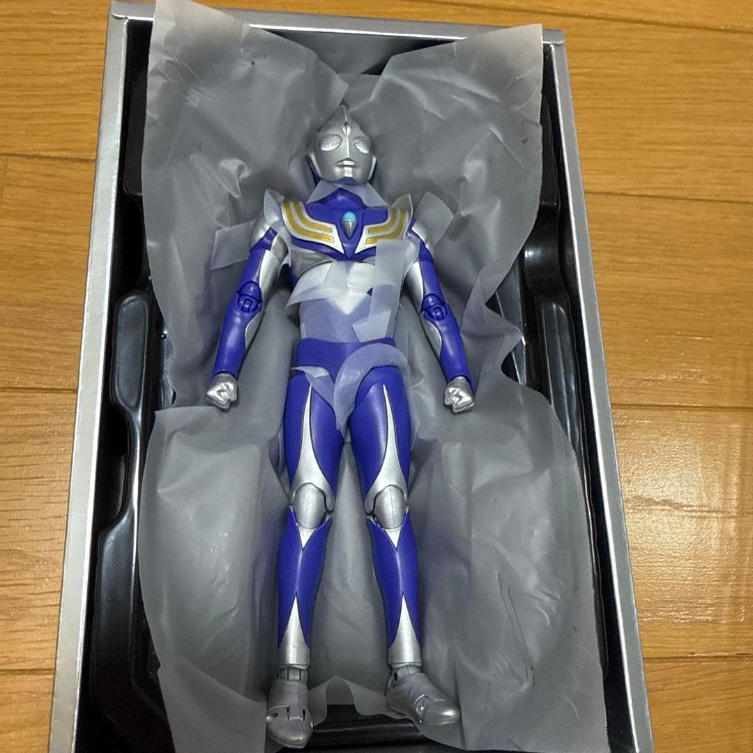 S.H.Figuarts (真骨彫製法) ウルトラマンティガスカイタイプ　箱折れ