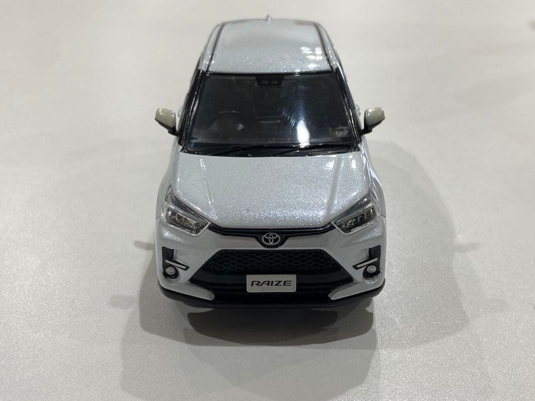 1/30 トヨタ　ライズ　カラーサンプル　非売品　ミニカー　ホワイトパール