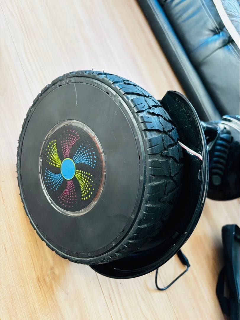 ☆光る・Bluetoothで音楽も☆ 電動スケボー LEDライト付き　ブラック