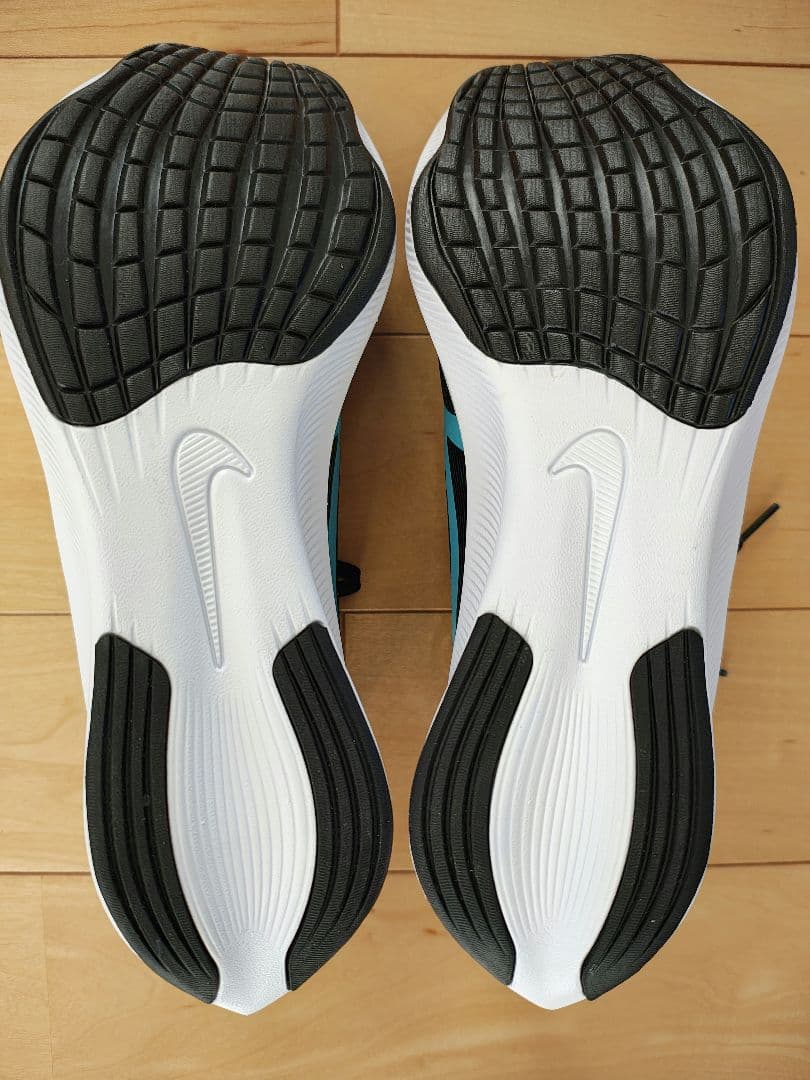 定価18,700円　新品　27㎝　ナイキ　ランニングシューズ　ズーム フライ 4