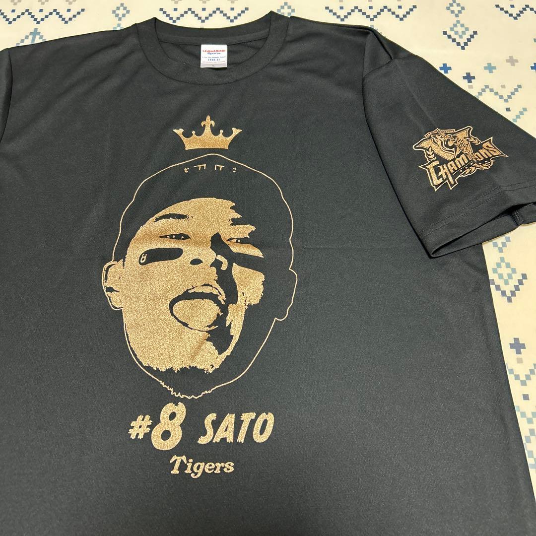 日本シリーズ進出記念価格！！佐藤輝明　8★優勝バージョン★★顔Tシャツ