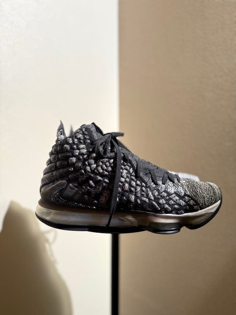 NIKE LEBRONバスケットボールシューズ ブラック/グレー