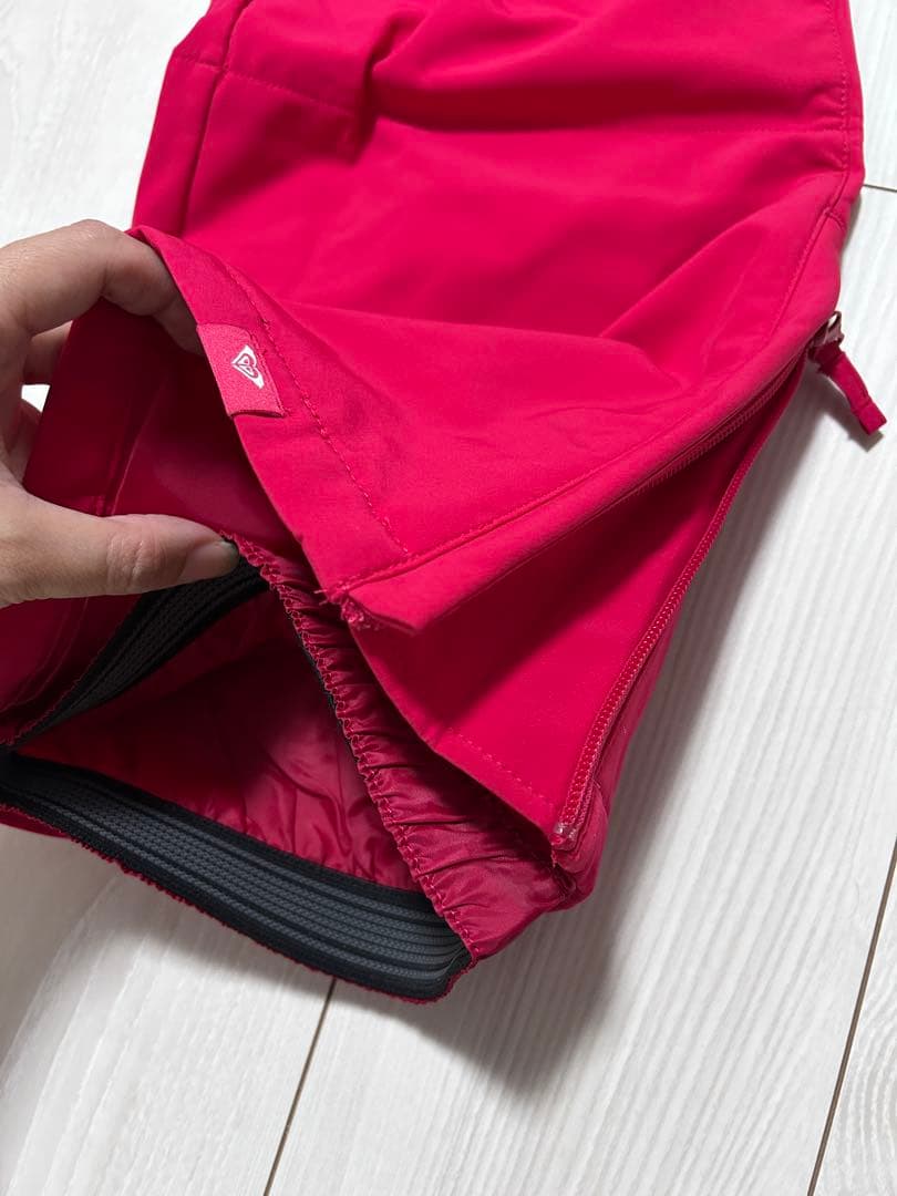 新品未使用　ROXY スノボウェアスキー　パンツ　レッドピンク　レディース　L