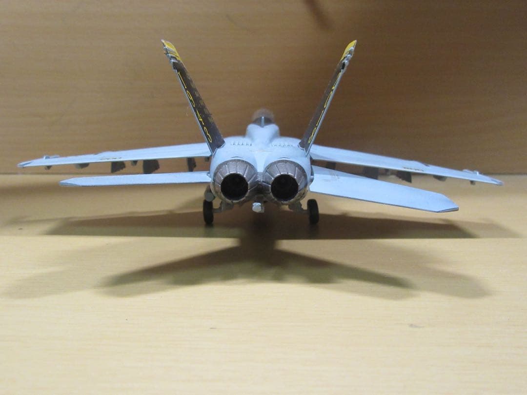 1/72 F/A-18F ジョリーロジャース　プラモデル完成品