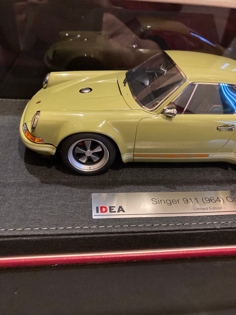 メイクアップIDEA◼️1/18 シンガー ポルシェ911 ペールグリーン