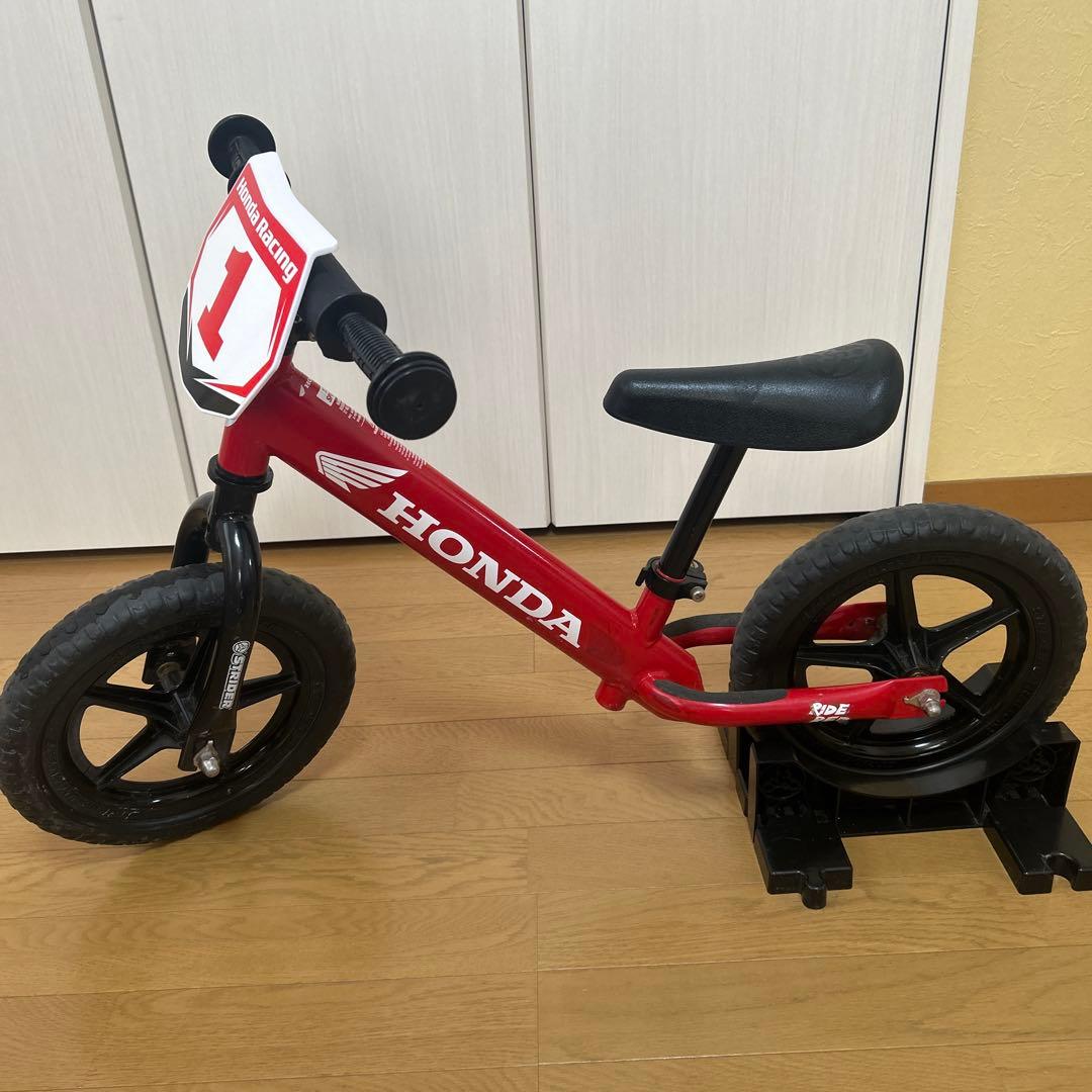 ストライダーHONDA限定モデル12インチ赤