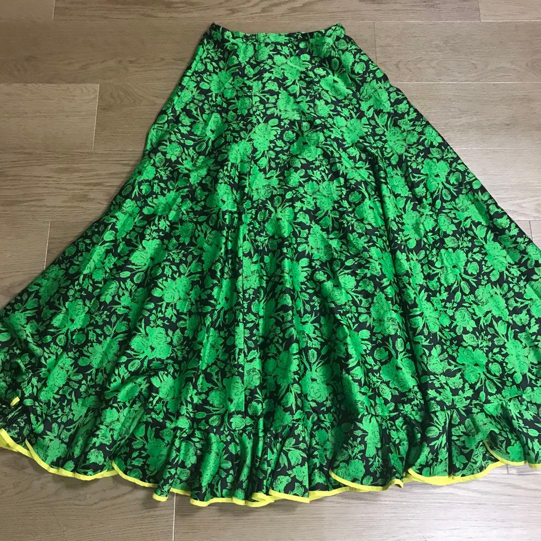 フラメンコスカート 緑と黒の花柄