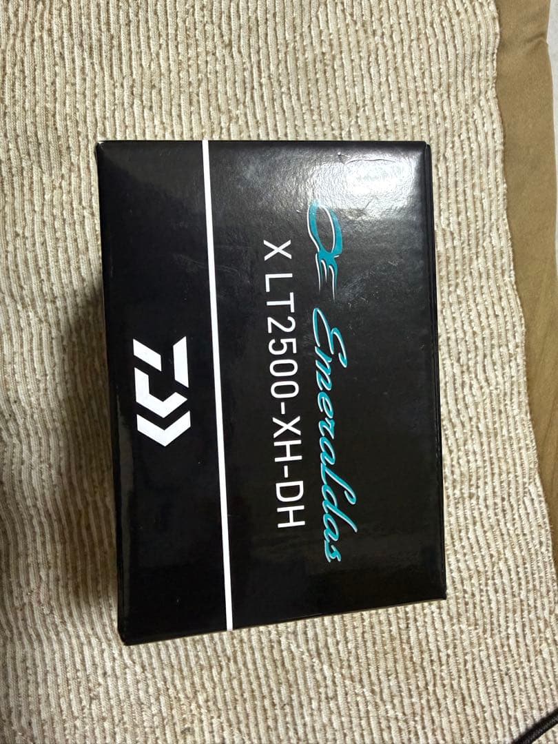 美品ダイワ 24 エメラルダス X LT2500-XH-DH スピニングリール