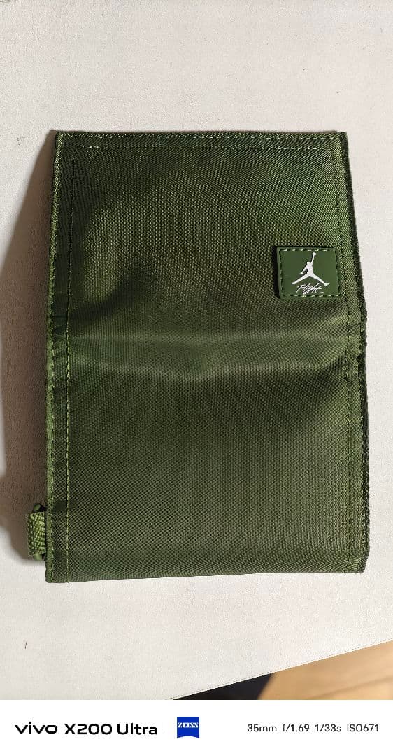 ナイキ ジョーダン 三つ折り財布 カーキ 箱付き Jordan Wallet