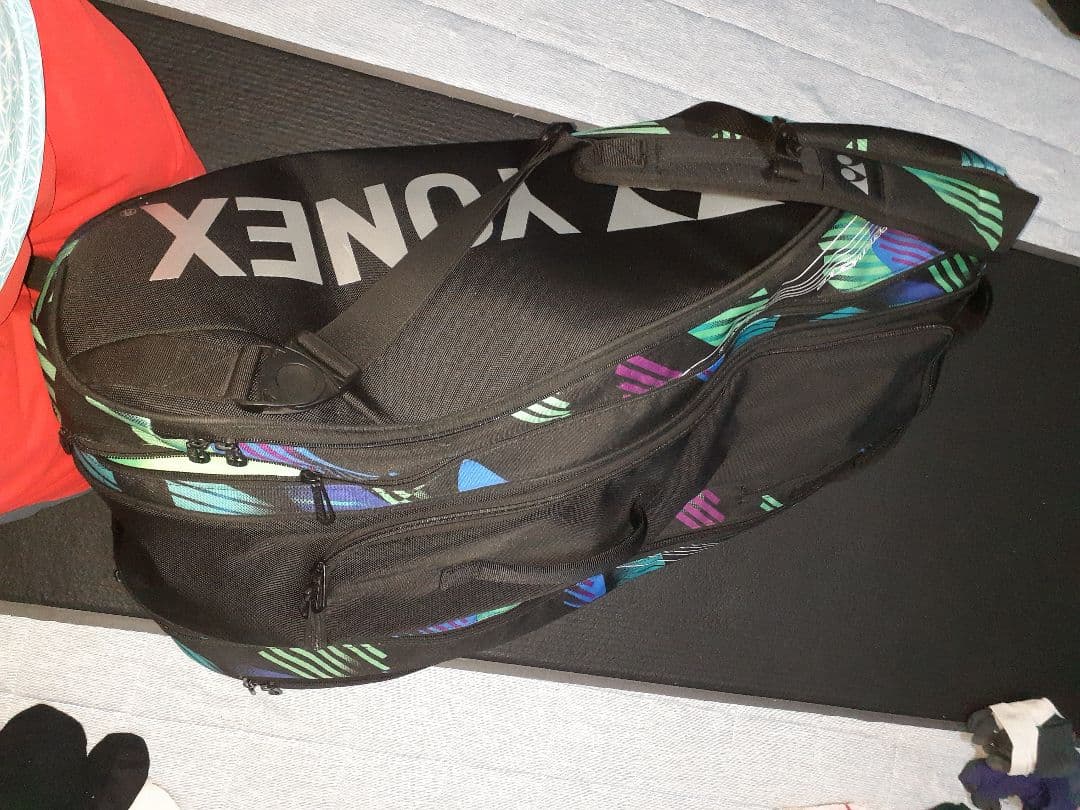YONEX バドミントンバッグ ブラック/マルチカラー　BAG2202N