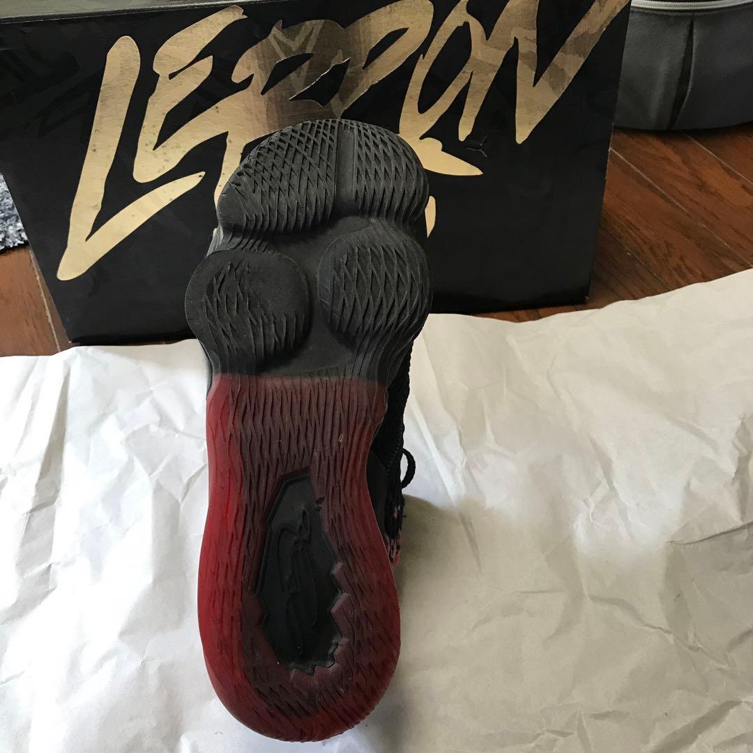 LeBron 17 ブラック/レッド シューズ