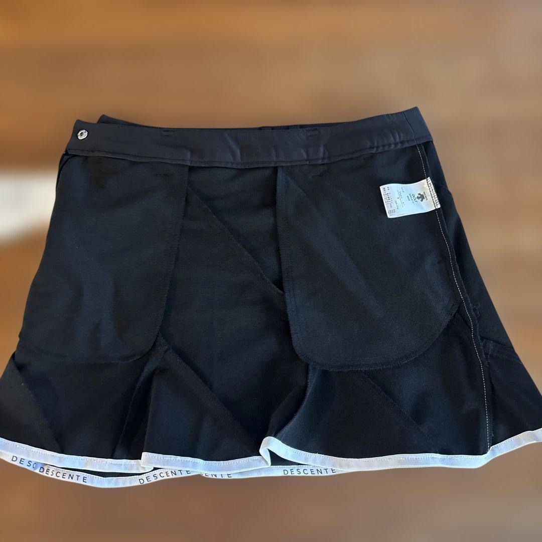 DESCENTE ブラック フレアスカート