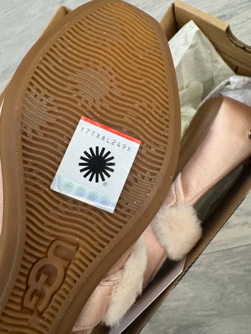 UGG バレーシューズ　ムートン　ベージュピンク　定価17600